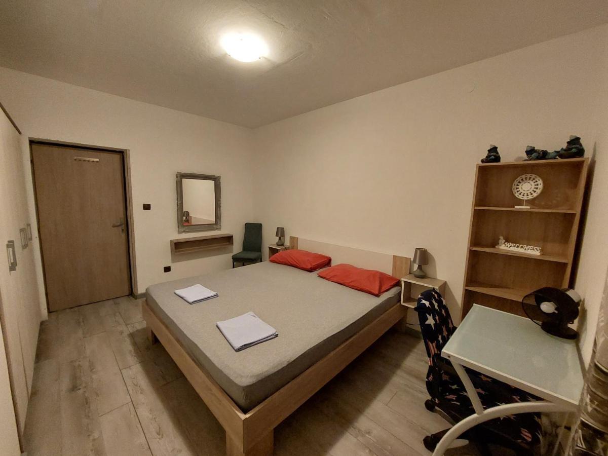 Apartment Denis Сень Екстер'єр фото